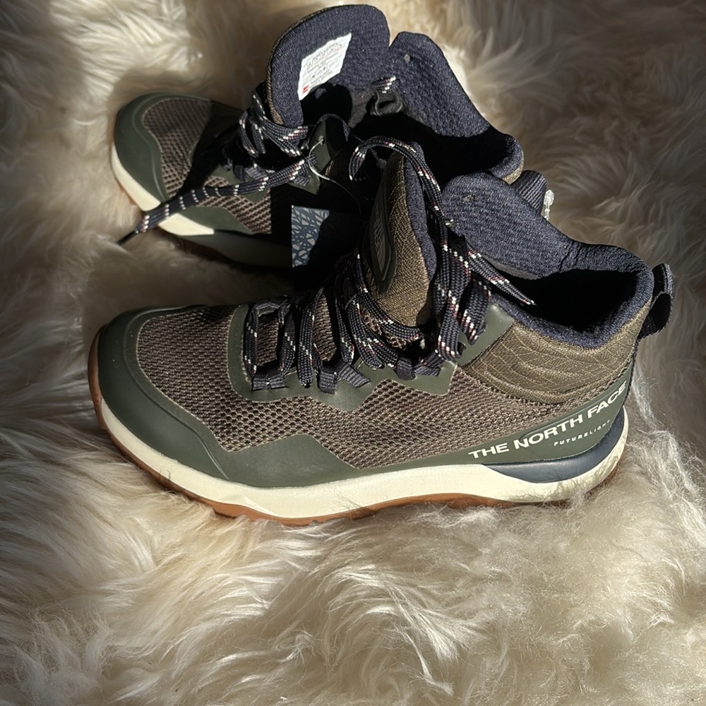 The North Face Brown/Green snickers 5,5 NWT